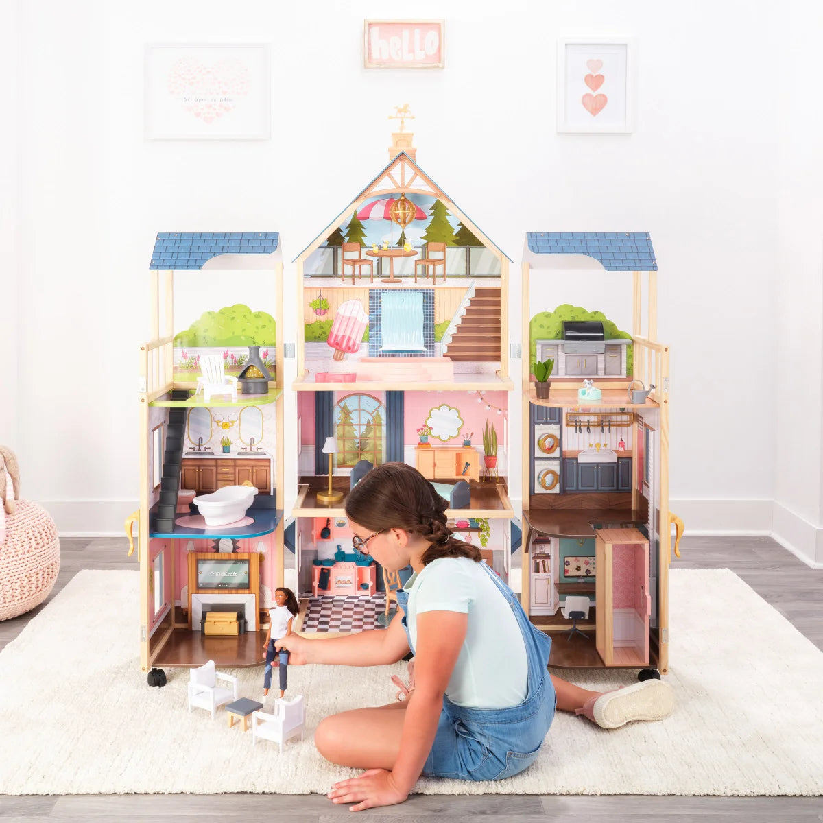 Maison de Poupées en Bois à Révélation Secrète avec Lumières, Sons et 47 Accessoires