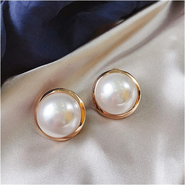 Yellow gold earrings with culture pearls